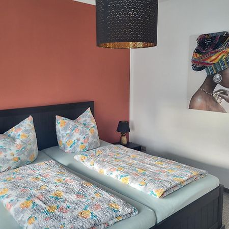 Apartment - Gaestewohnung - Unterkunft Monteure Кемниц Екстериор снимка