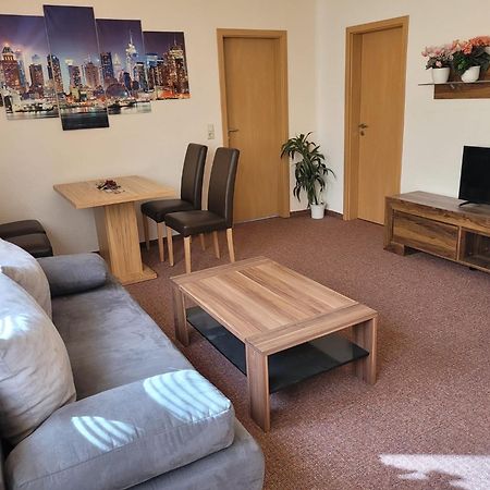 Apartment - Gaestewohnung - Unterkunft Monteure Кемниц Екстериор снимка