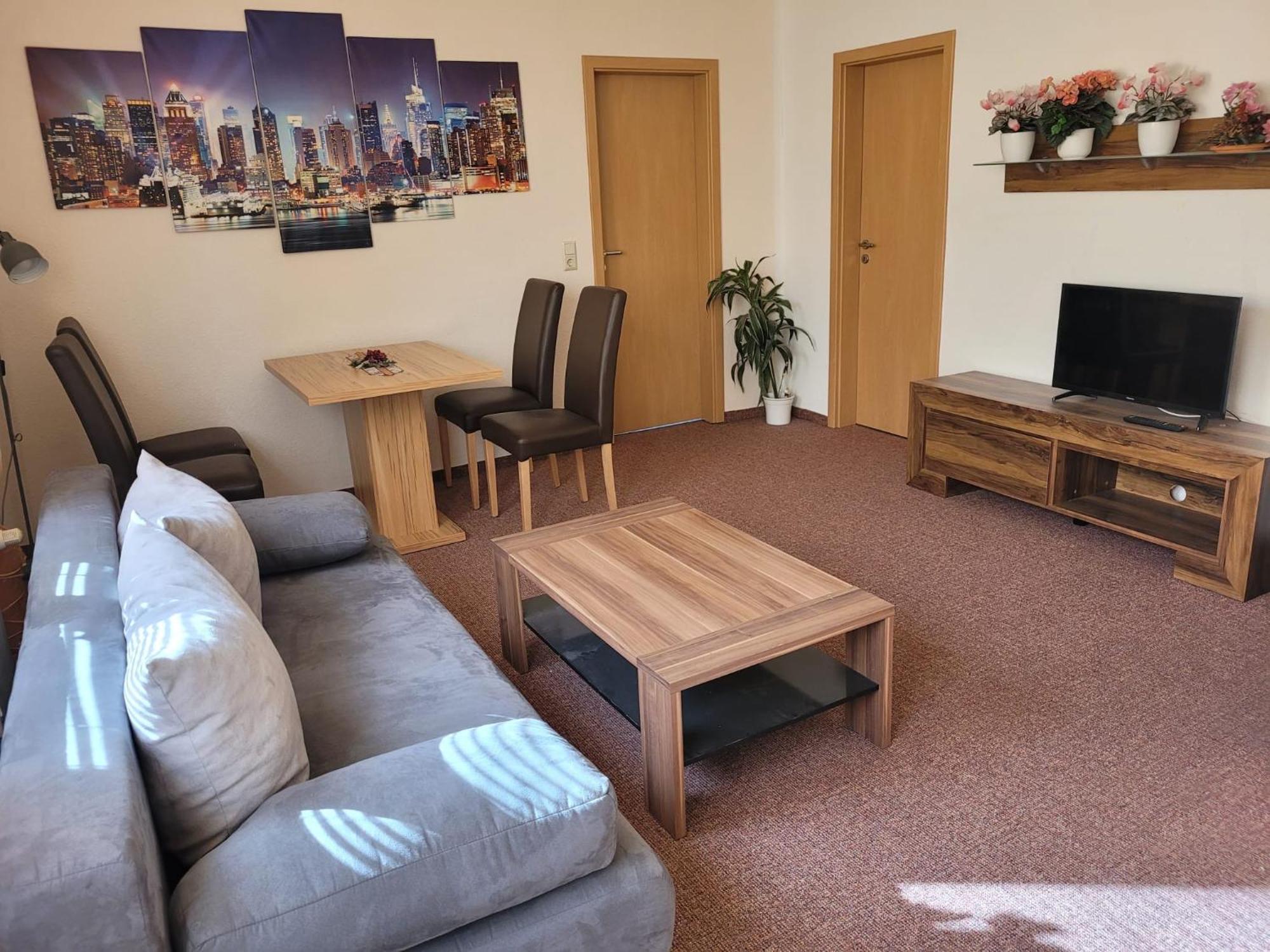 Apartment - Gaestewohnung - Unterkunft Monteure Кемниц Екстериор снимка
