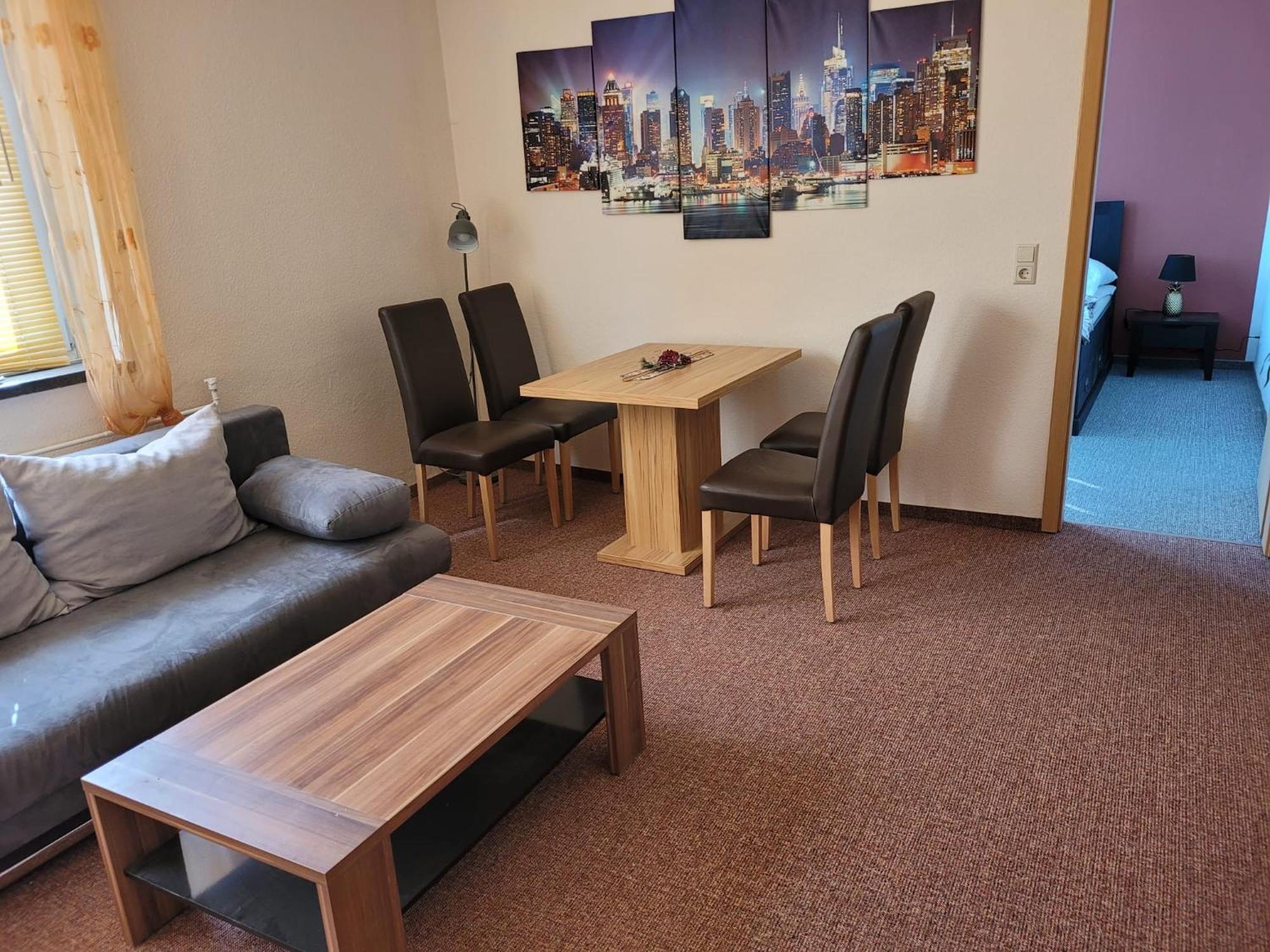 Apartment - Gaestewohnung - Unterkunft Monteure Кемниц Екстериор снимка
