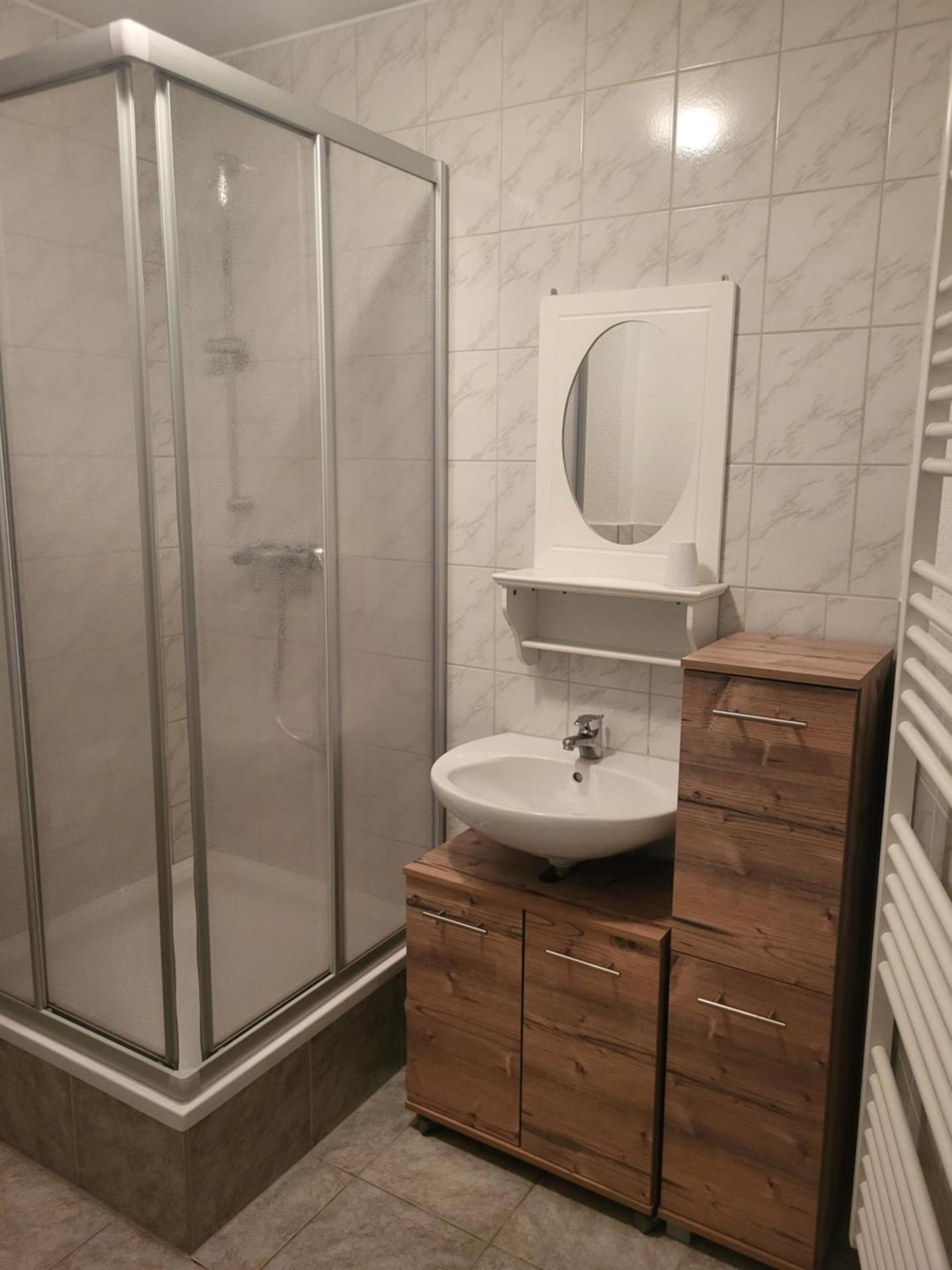 Apartment - Gaestewohnung - Unterkunft Monteure Кемниц Екстериор снимка